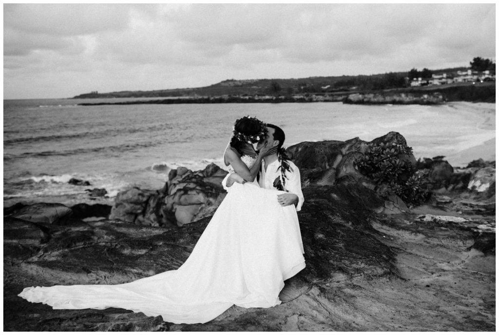Maui Elopement Photographer Amy Jayne Photography couple getting married on the beach in Kapalua