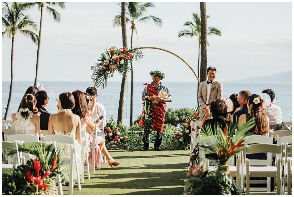 Hyatt Maui Wedding Photographer Amy Jayne Photographed the couple on their wedding day in this beautiful hotel