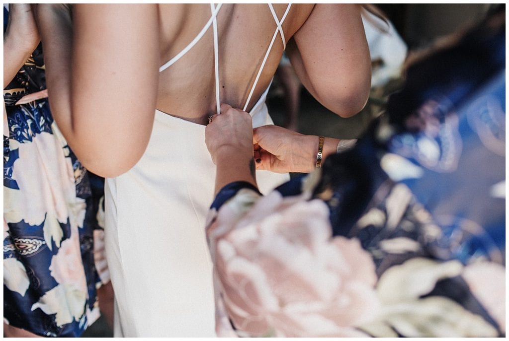 Kula Maui Wedding Photographer Amy Jayne pictures of the couple getting ready at a private venue