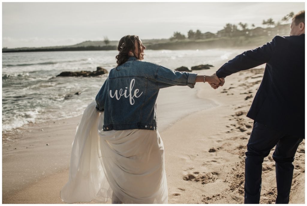 Maui Beach wedding photographer Amy Jayne Photography bride and groom getting married on the beach
