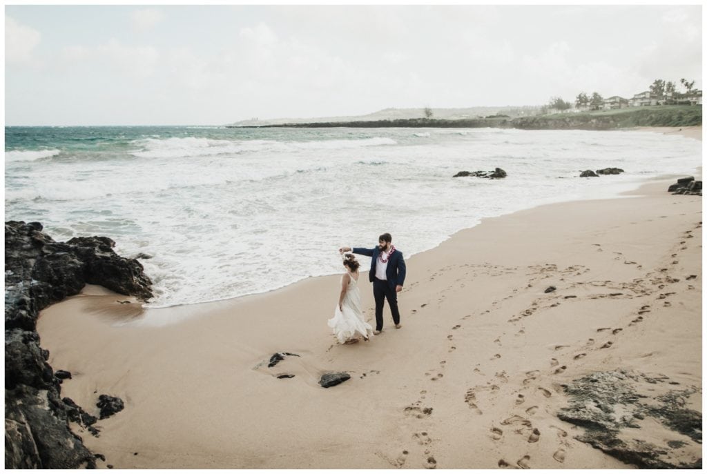 Hawaii Elopement on the beach Photographer Amy Jayne captured couple getting married on the beach