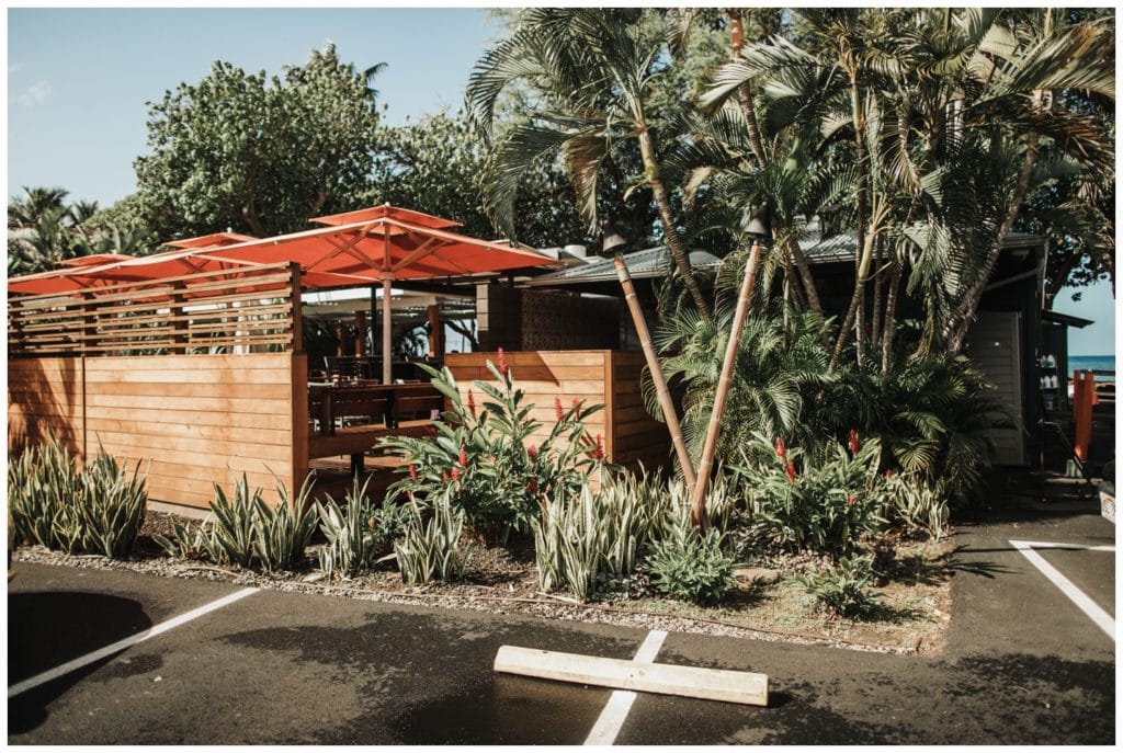 Hawaii Elopement on the beach Photographer Amy Jayne captured couple getting married and reception at a restaurant in Lahaina