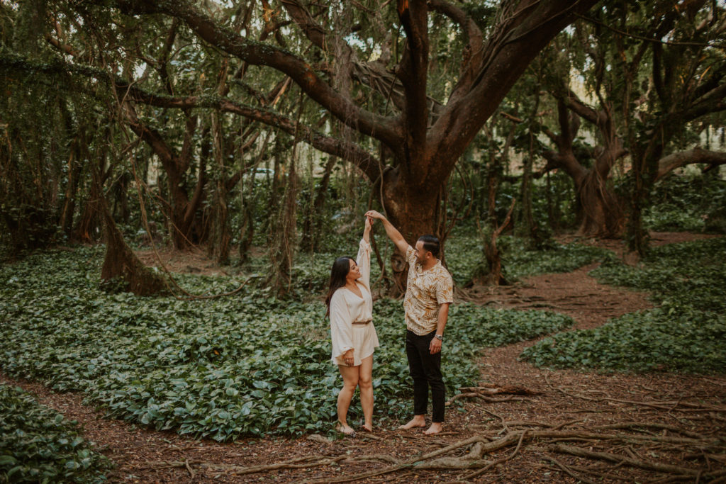 Maui Engagement Photos couple kissing on the sand, outfit inspiration what to wear.